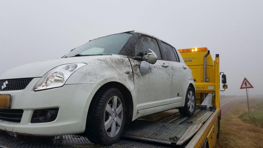 Auto belandt in de sloot bij Beuningen