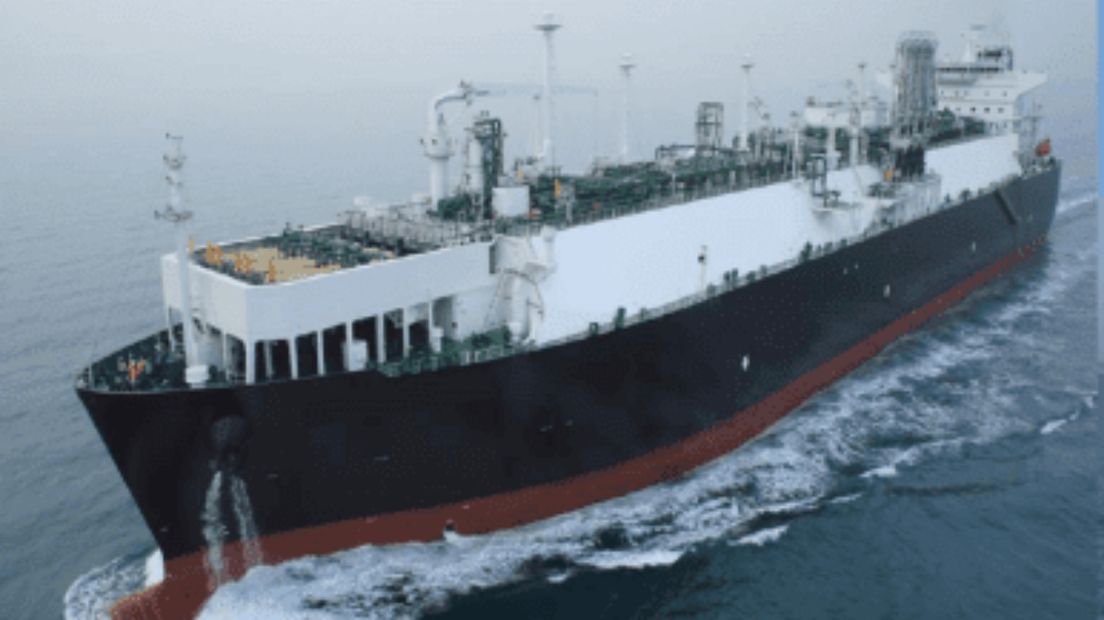 De Golar Igloo, de tweede drijvende LNG-terminal die in de Eemshaven wordt afgemeerd
