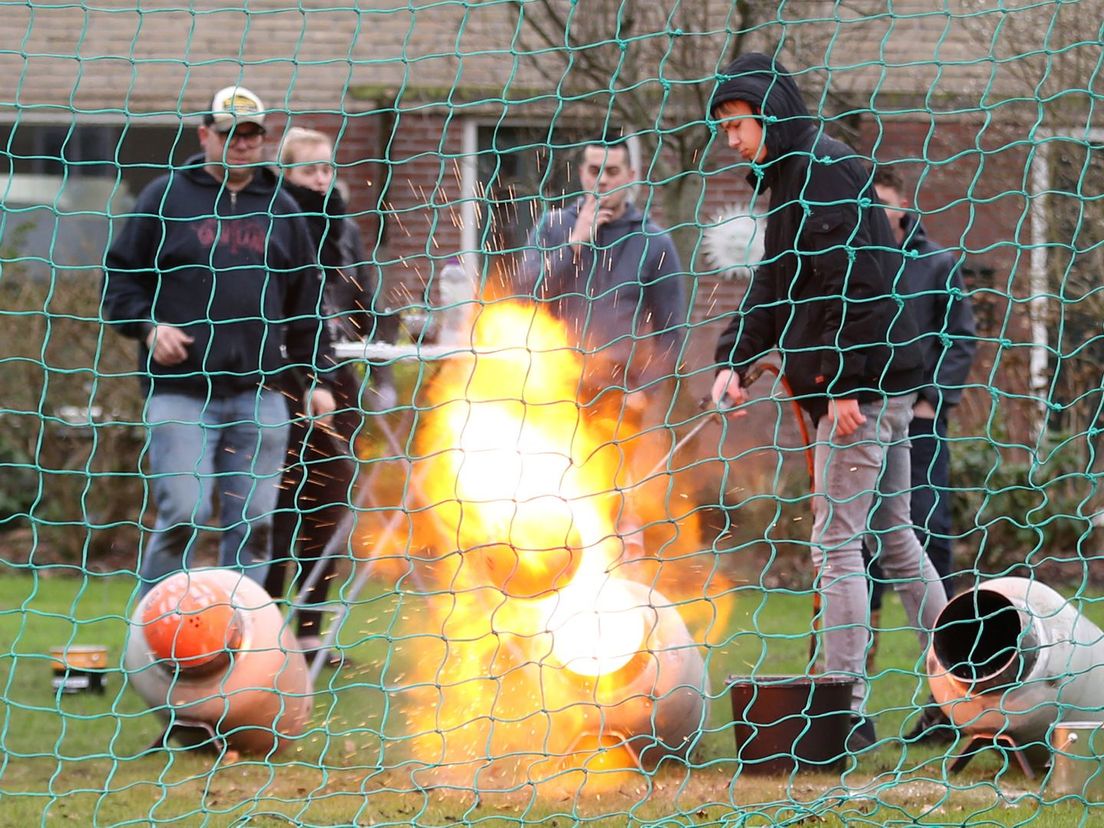 Carbidschieten in Hoogeveen