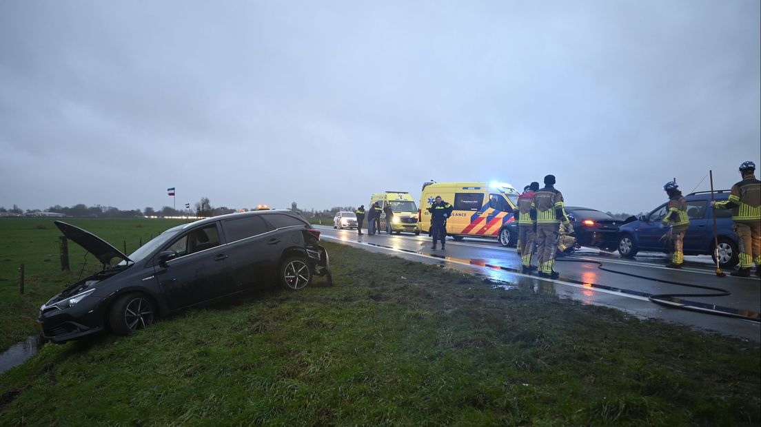 Drie auto's betrokken bij ongeluk op N36 ter hoogte van Vriezenveen.