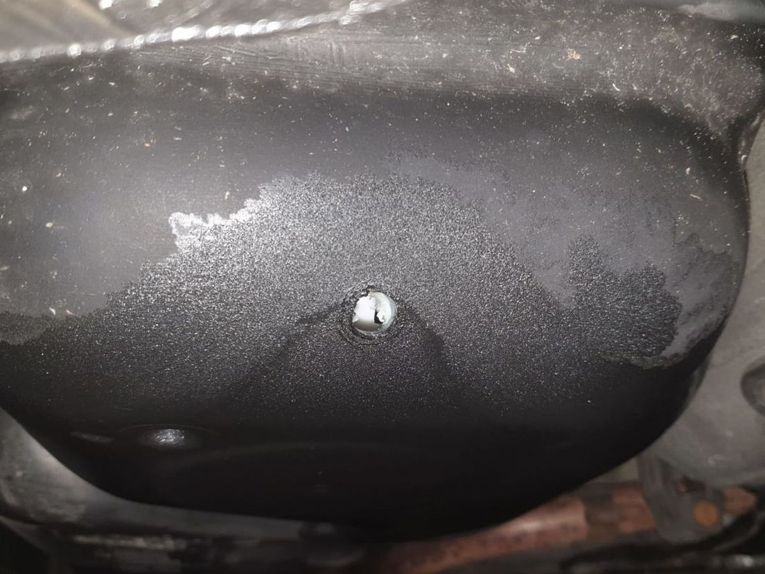 De dief boorde gaatjes in benzinetanks om brandstof te stelen (Rechten: eigen foto)