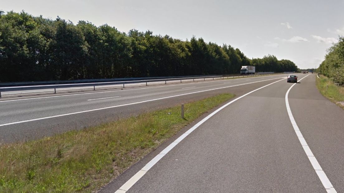 De auto eindigde in de vangrail (Rechten: Google Streetview)