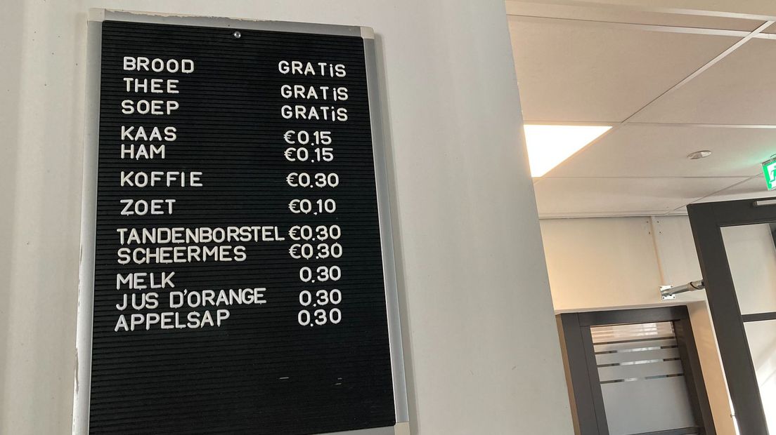 Bij de Herstart aan de Nieuwegracht kan iedereen even langskomen voor een douche, een praatje of een kopje koffie.