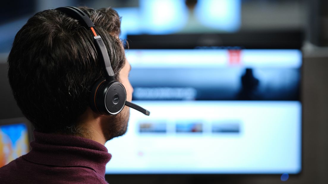 Een telefonist van Meld Misdaad Anoniem