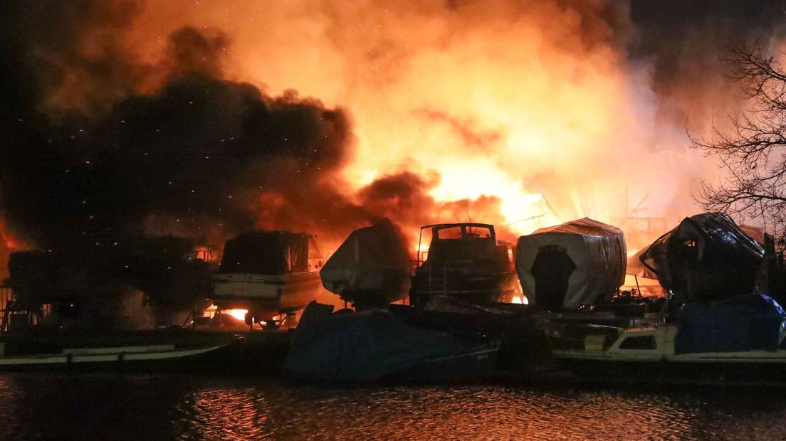 De jachtwerf dient onder meer als zomer- en winterstalling voor boten