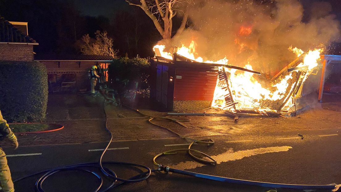 Brand in een schuur aan de Maasdijk in 's-Gravenzande