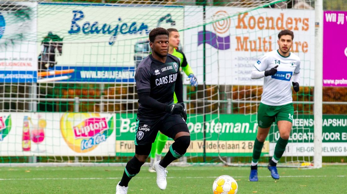 Jean Fritz Boom in actie namens Jong ADO in de wedstrijd tegen Groene Ster