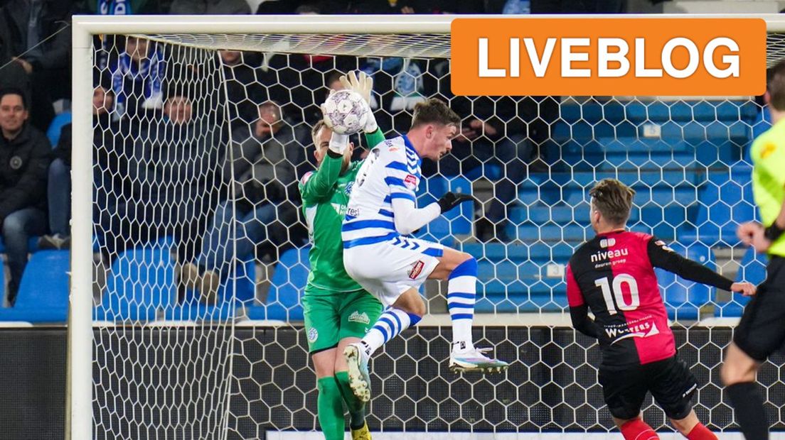 De Graafschap-keeper Jurjus moet een aantal keren redding brengen tegen De Treffers