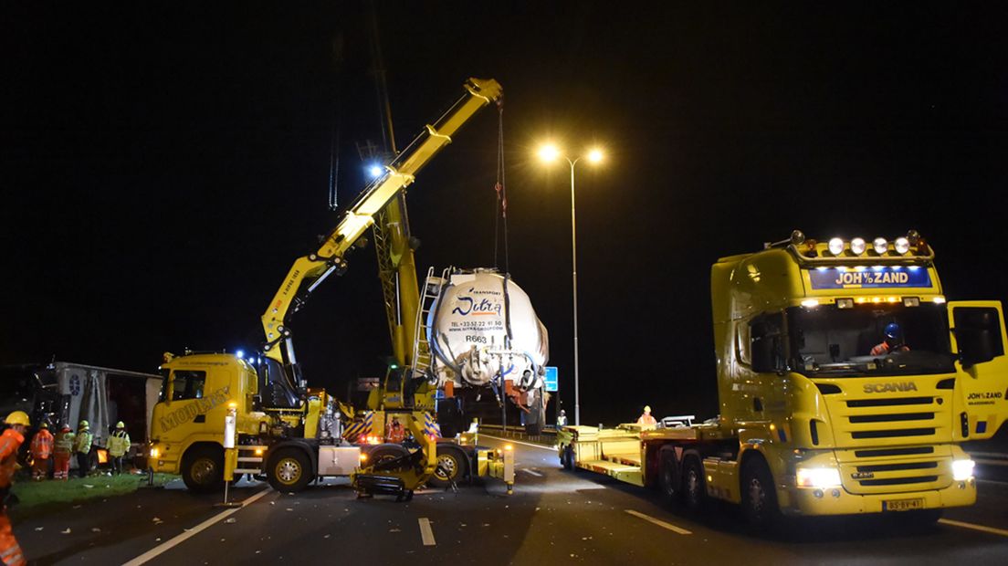 Het opruimen van de weg was een grote klus.