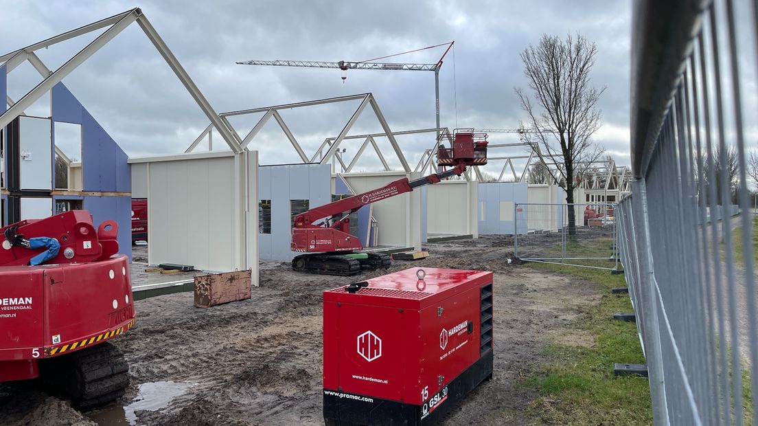 De bouw van de recreatiewoningen vordert gestaag