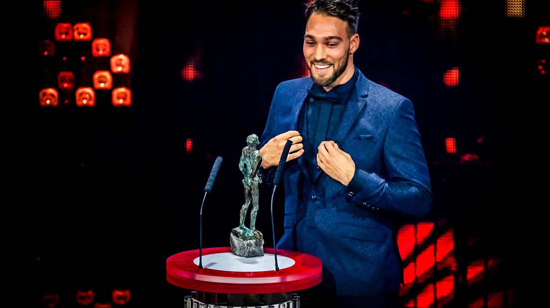 Buurvrouw steekt Kjeld Nuis in de kleren voor Sportgala (Rechten: ANP/Remko de Waal)