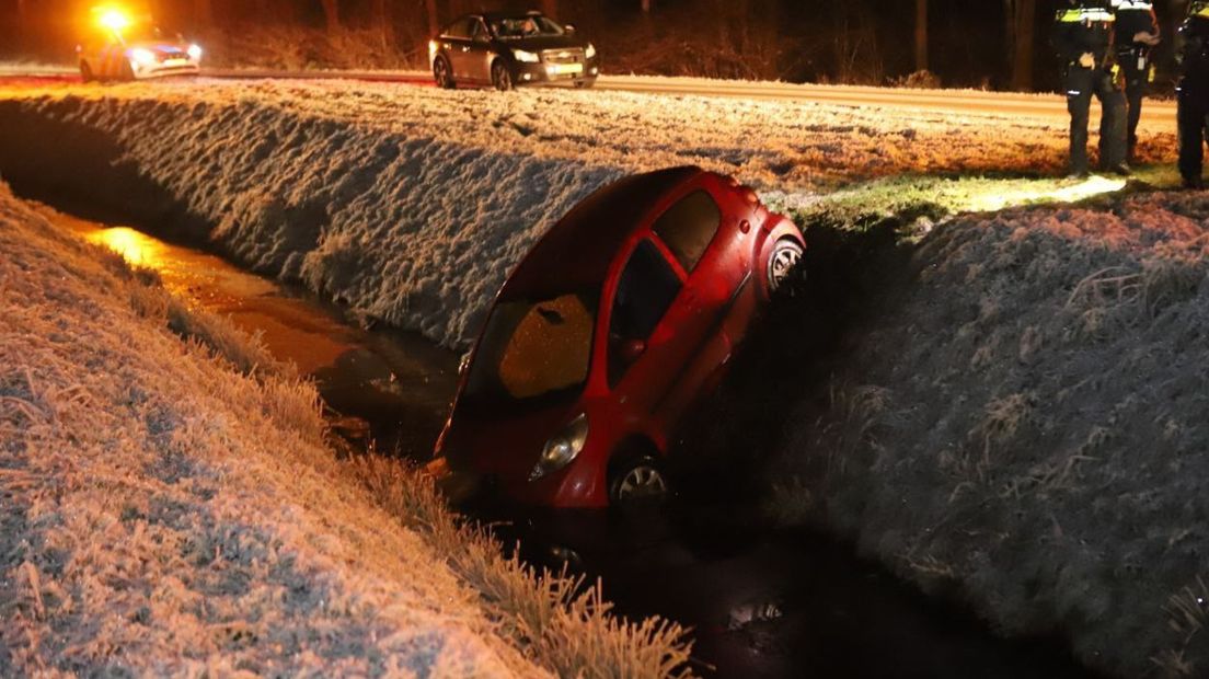 De auto in de sloot