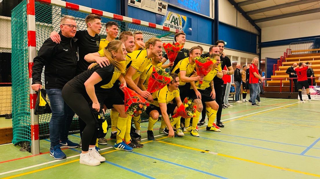 VEV '67 viert feest na de winst bij het Leekster Voetbalgala