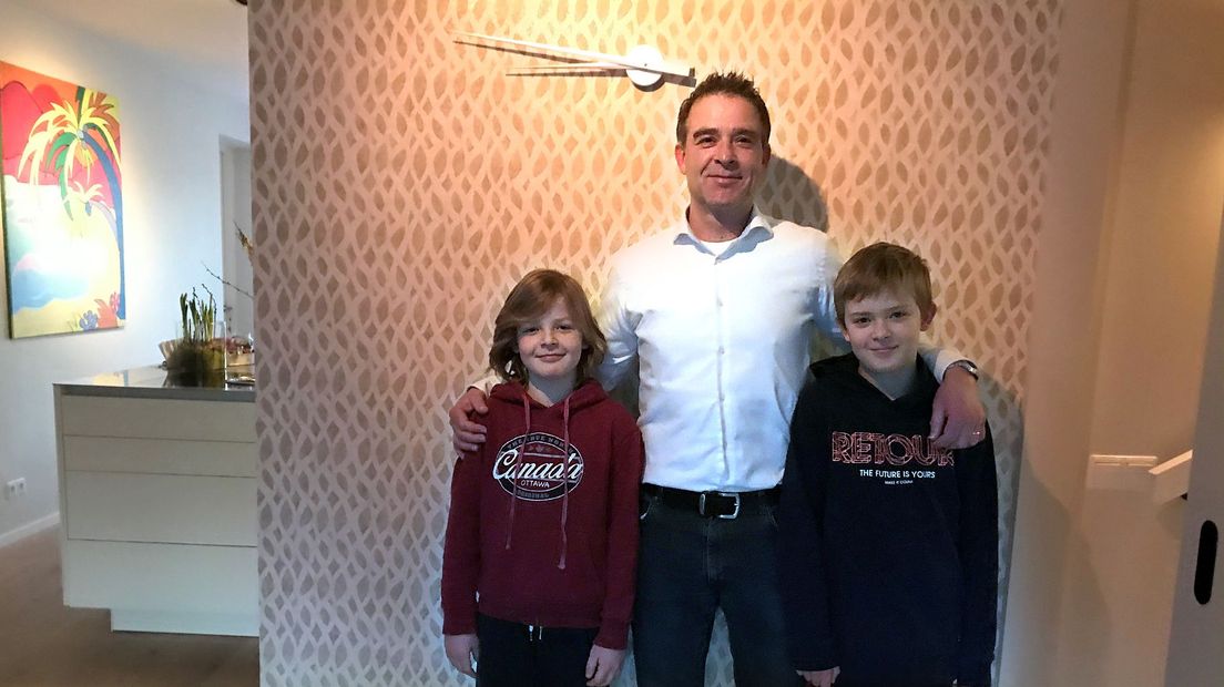 Familiepsycholoog Dave Niks met zijn kinderen.