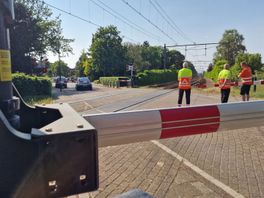 112 nieuws: Treinvertraging door overwegstoring | Auto verliest caravan op A35