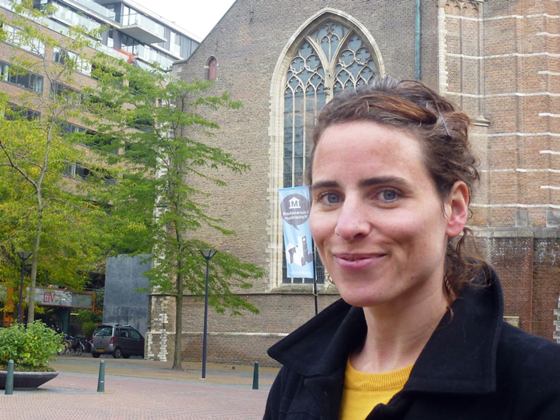 Kirsten op het Grote Kerkplein (foto Erik Post)