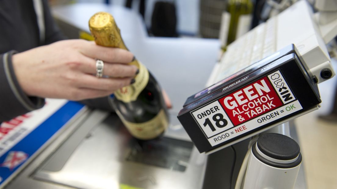 Meerderheid cafés en sportkantines schenden regels bij schenken alcohol