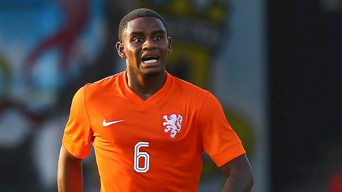 Kyle Ebecilio kreeg geel tegen Georgië