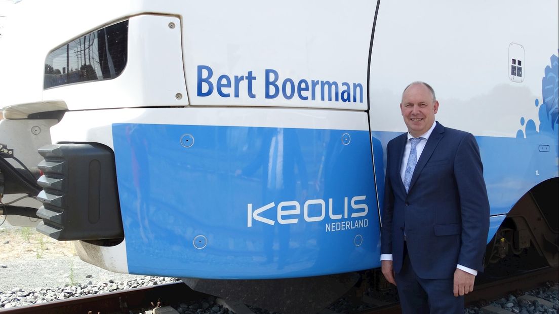 Bert Boerman, naast de trein die naar hem vernoemd is