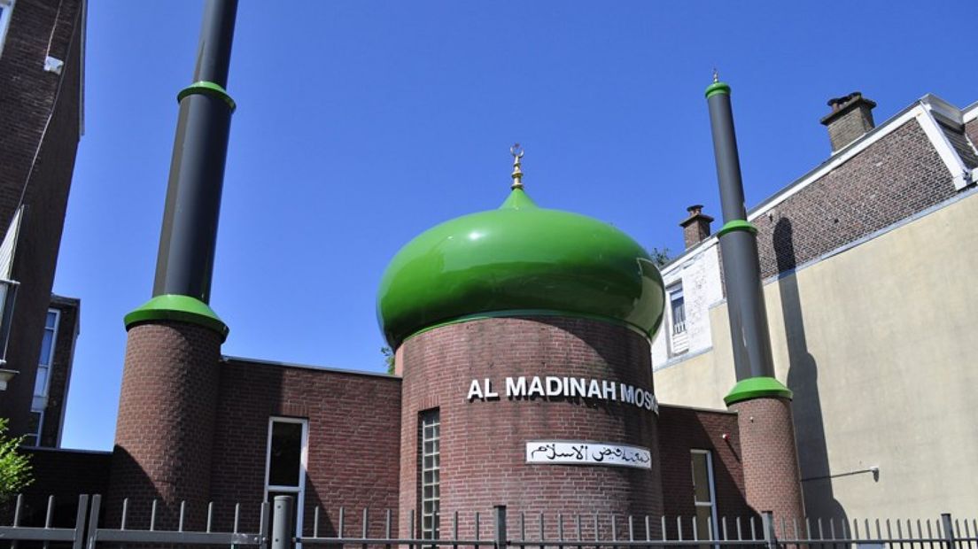 De-Al-Madinah-moskee-in-Den-Haag-Foto-Omroep-West