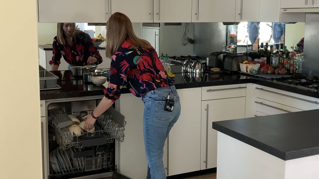 Na het uitruimen van de vaatwasser met Jettie al weer even gaan liggen