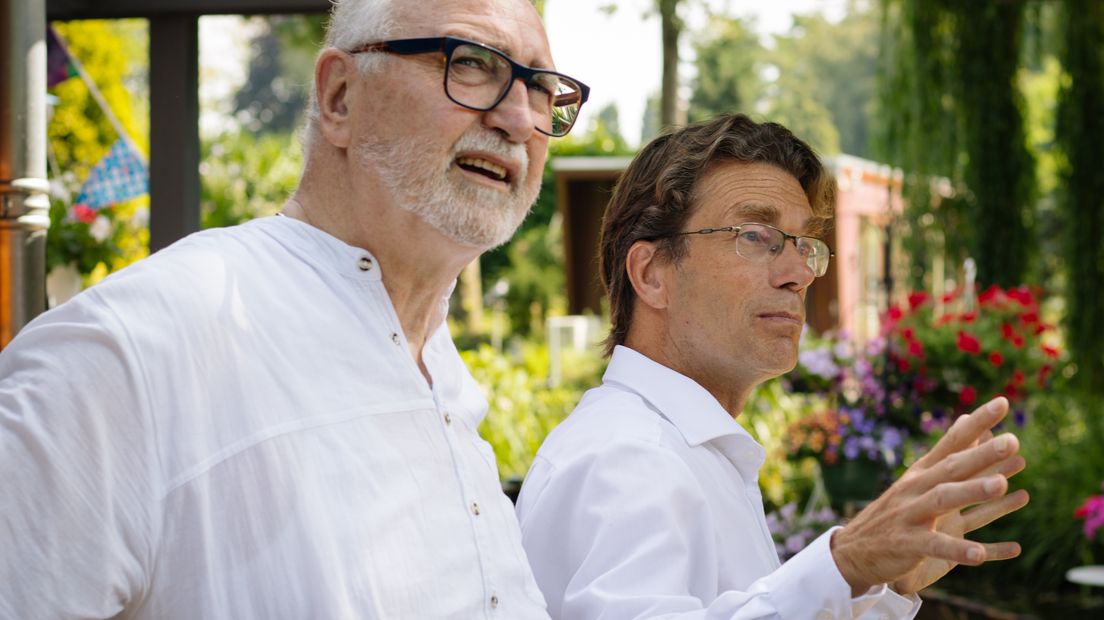Bewoner Theo Jansen (links) en Henri Geerts, voorzitter van de bewonersvereniging (rechts)