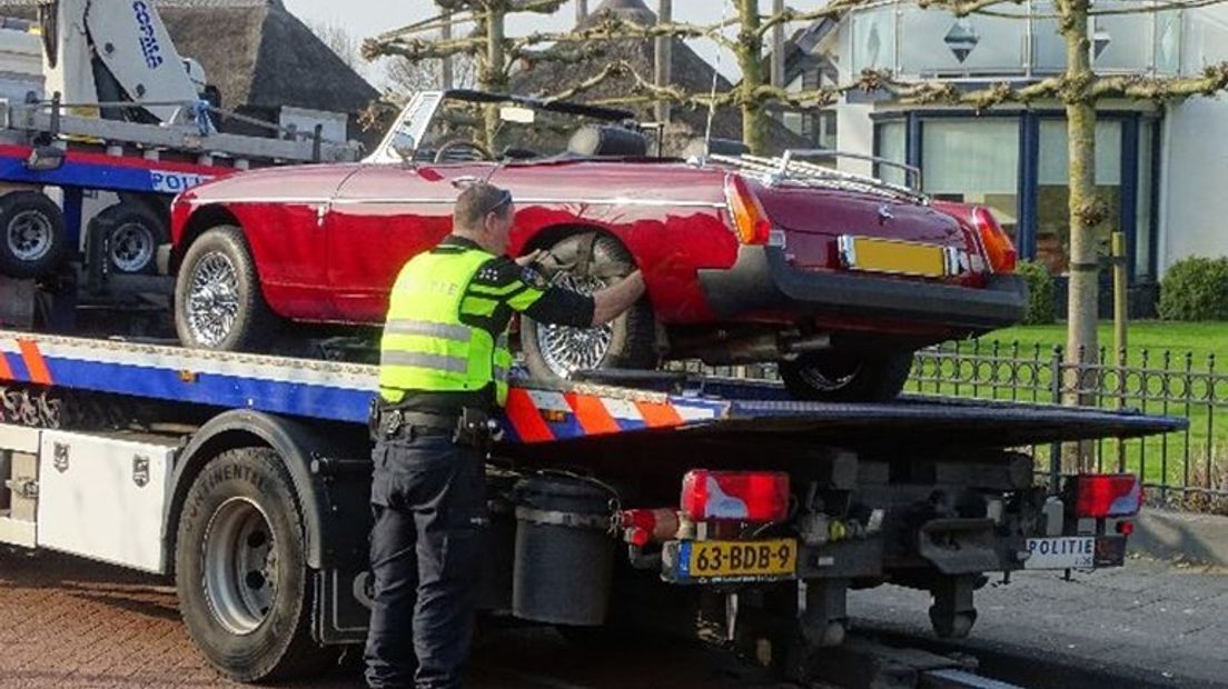 Een auto die het Openbaar Ministerie in beslag nam.
