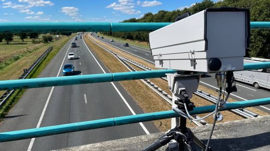Automobilisten in Noorden beboet voor bellen in de auto dankzij nieuw wapen politie: de monocam