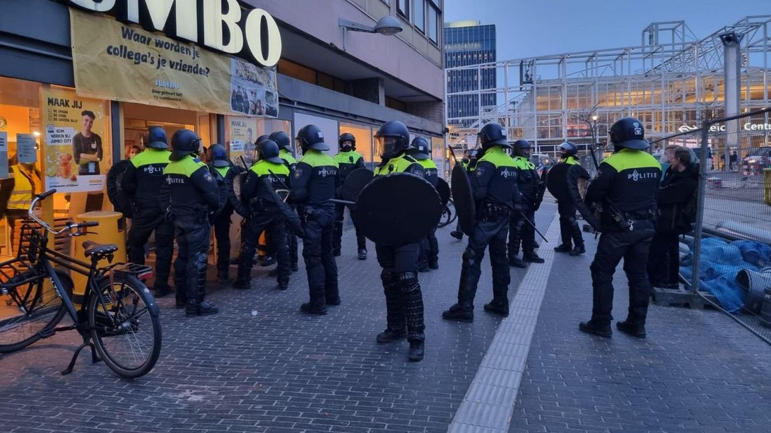 De politie-actie bij de Jumbo in Leiden