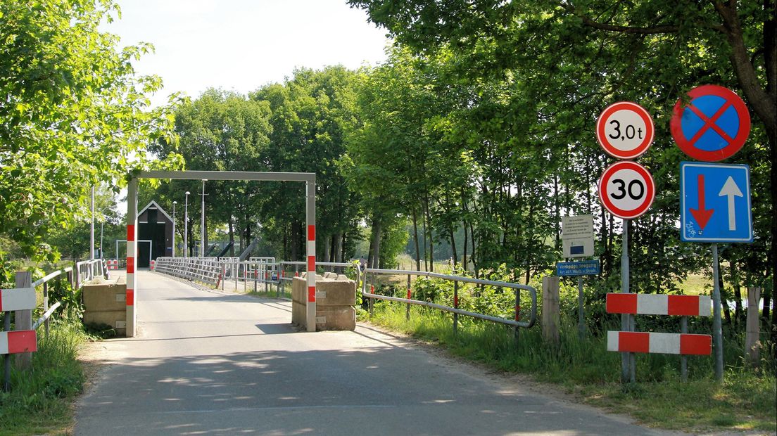 Verkeersbeperkingen bepalen nu het beeld rond de brug in Junne