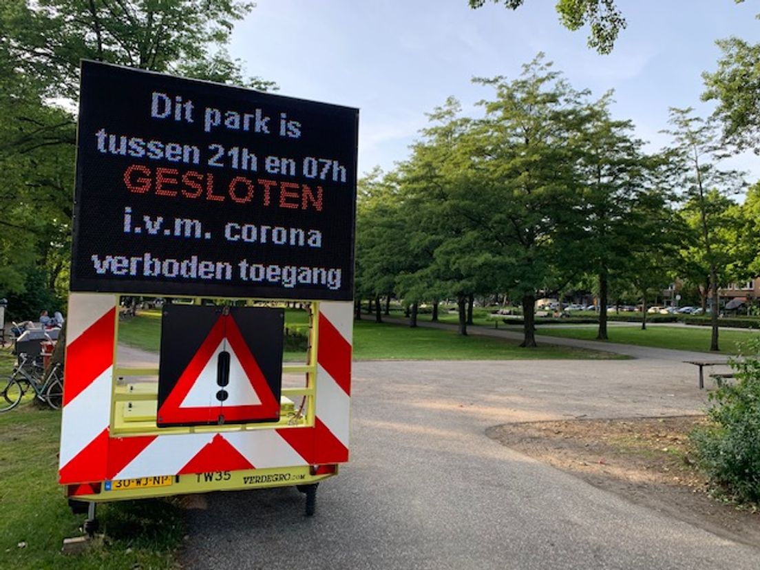 Archieffoto. Het Zuiderpark, Roel Langerakpark, Vroesenpark en het Dakpark zijn inmiddels allemaal gesloten tussen 22.00 uur en 7.00 uur, in plaats van vanaf 21.00 uur.