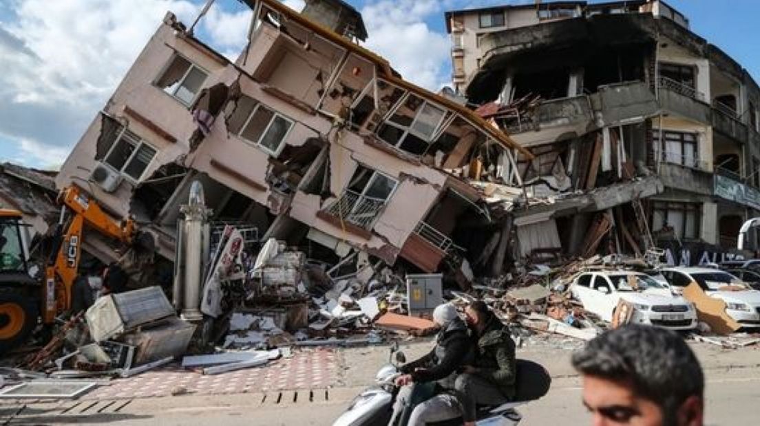 Ingestorte gebouwen in Turkije.