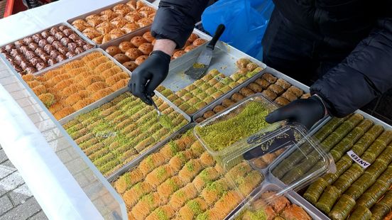 Moslims vieren einde Ramadan met Eid-al-Fitr: ‘Suikerfeest gebruiken we vooral voor kinderen’