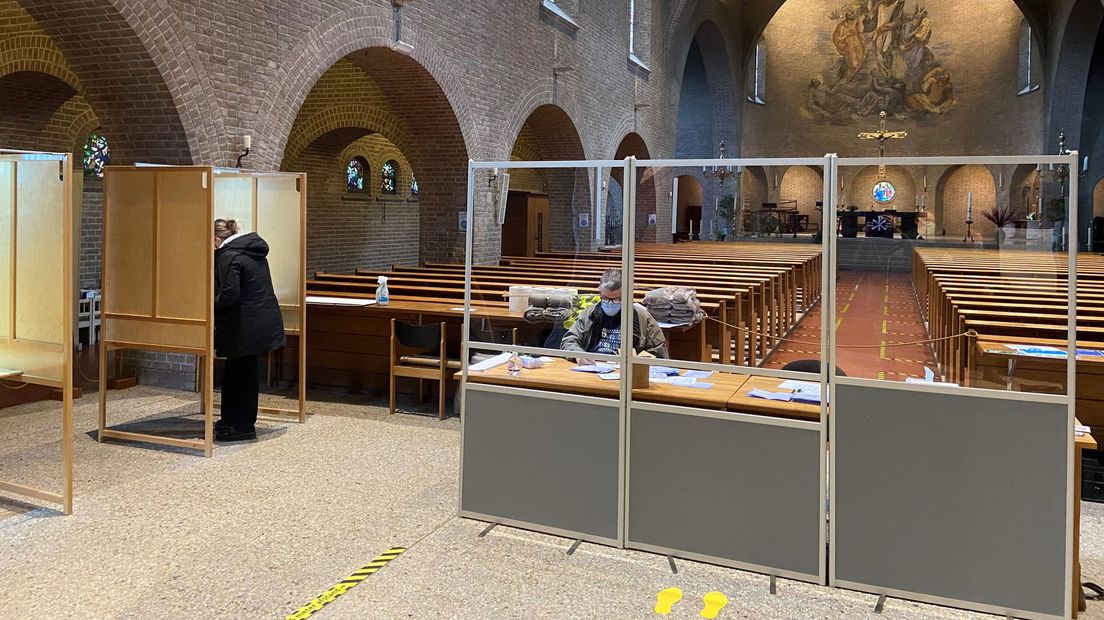 Bij de kerk in Bunnik kan gestemd worden.