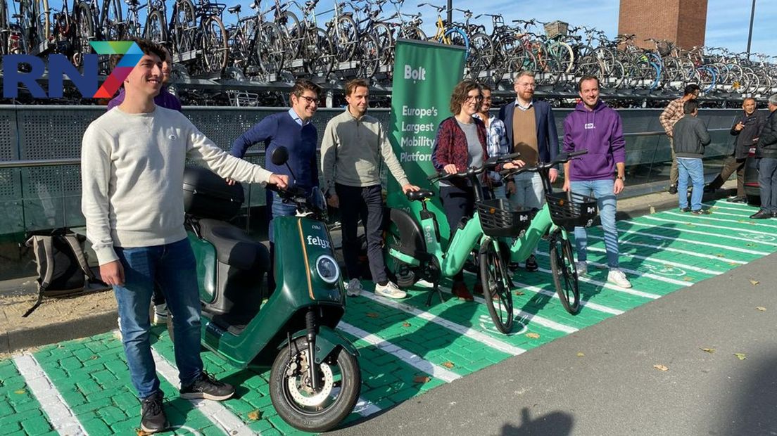 Deelfietsen en deelscooters bij station Nijmegen