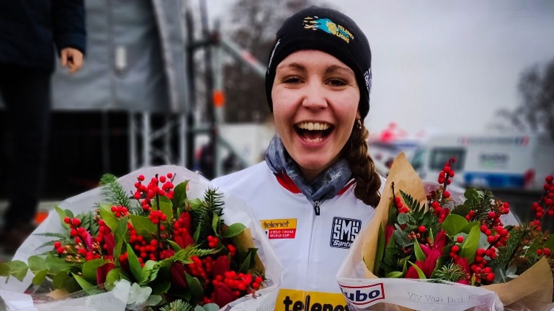 Bloemen voor Fleur Nagengast (Rechten: Telenet Fidea Lions)