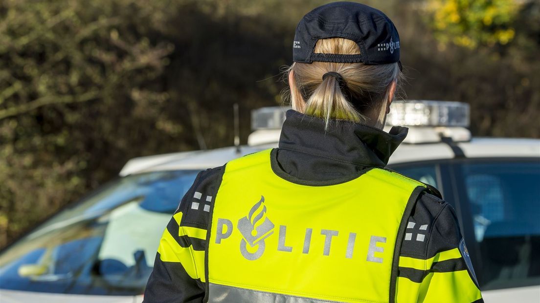 24-jarige automobilist rijdt tegen viaduct