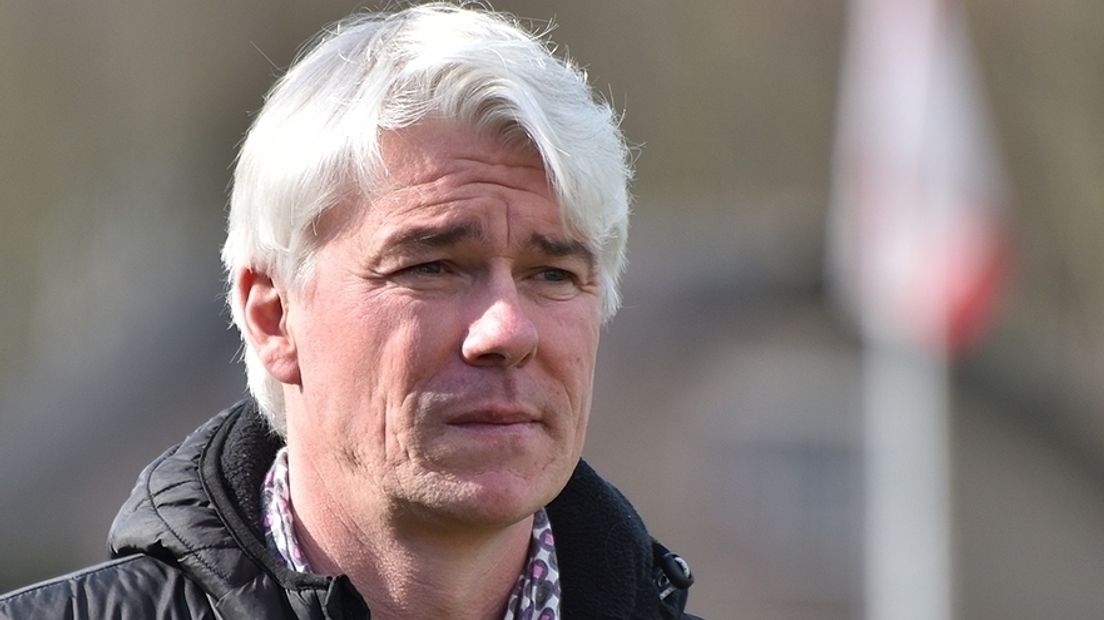 Hoek begint nacompetitie met winst