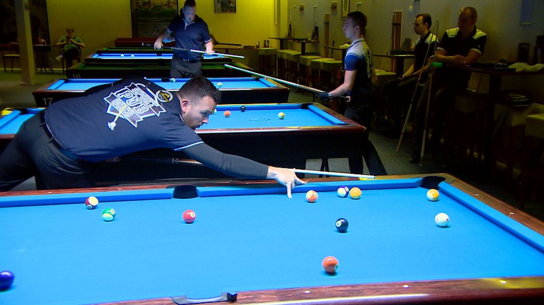 Cliff Casteleijn is één van de topbiljarters bij Sport Pub Goes