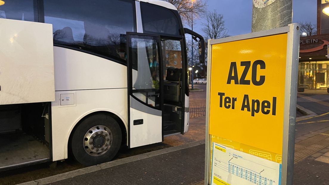 De halte van de 'asielbus' richting het azc in Ter Apel