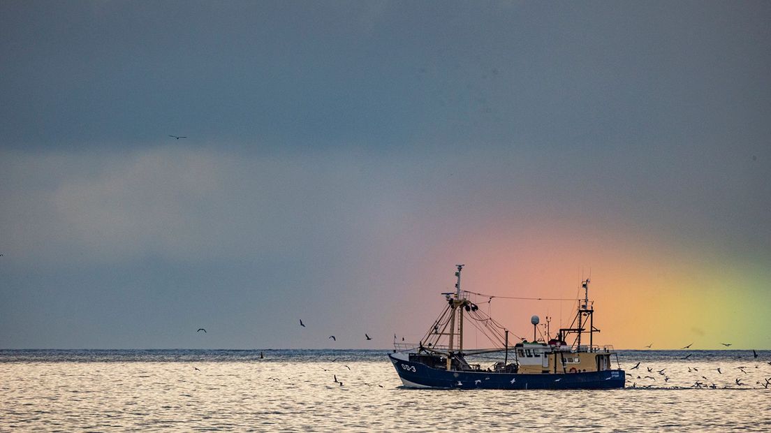 Vissersboot voor de regenboog