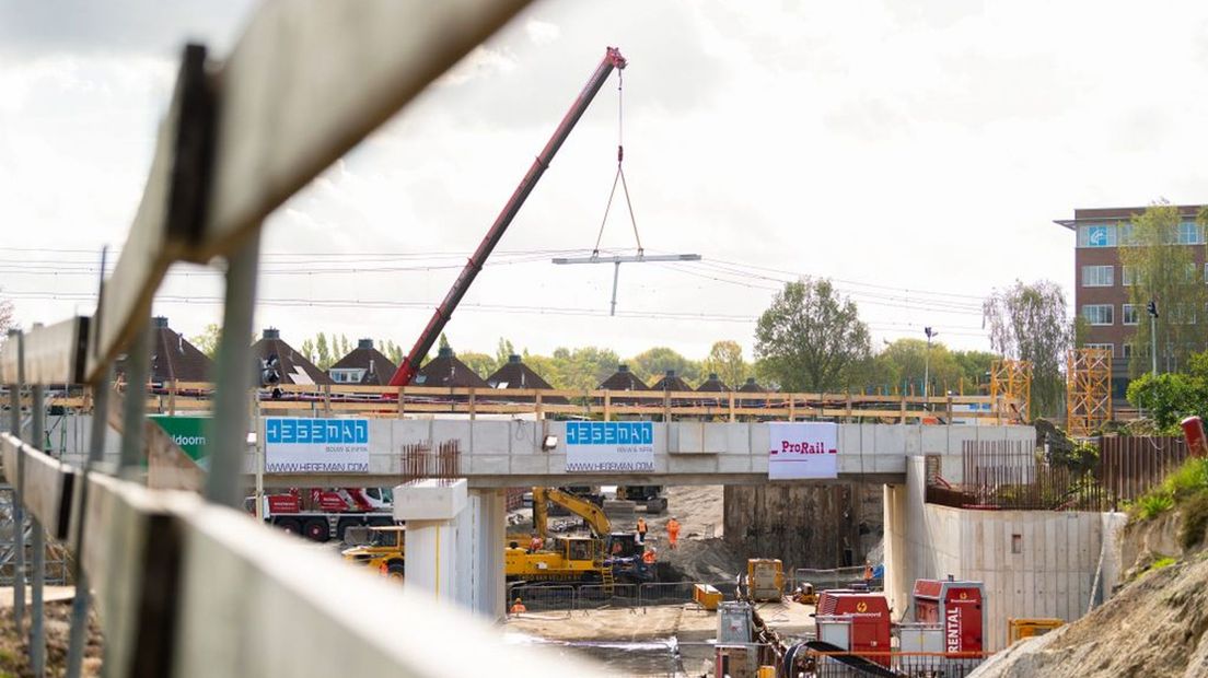 De tunnelmoot werd in vier uur op zijn plek geschoven