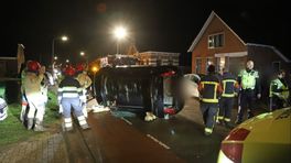 112-nieuws: Auto op de zijkant in Slochteren