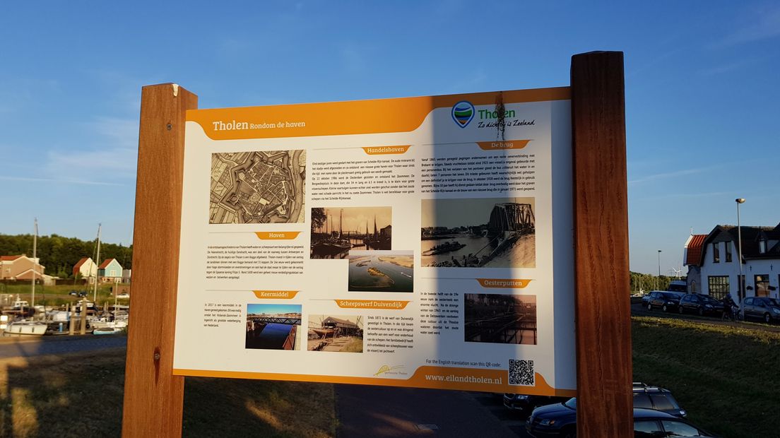 Informatiebord in de haven van Tholen