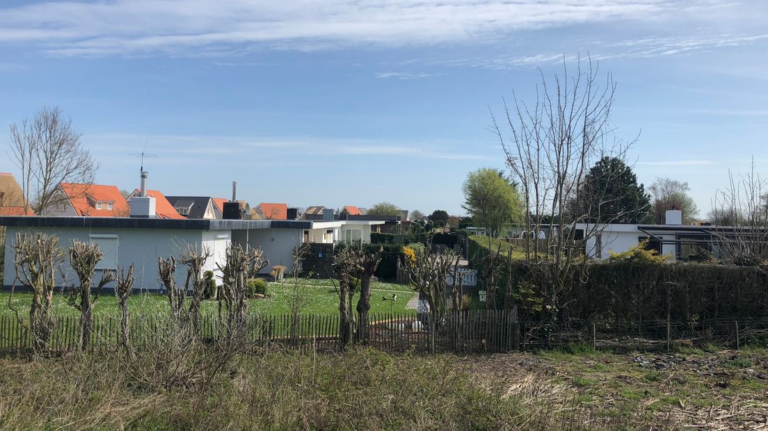 Omwonenden zien een brede geasfalteerde dijk niet zitten