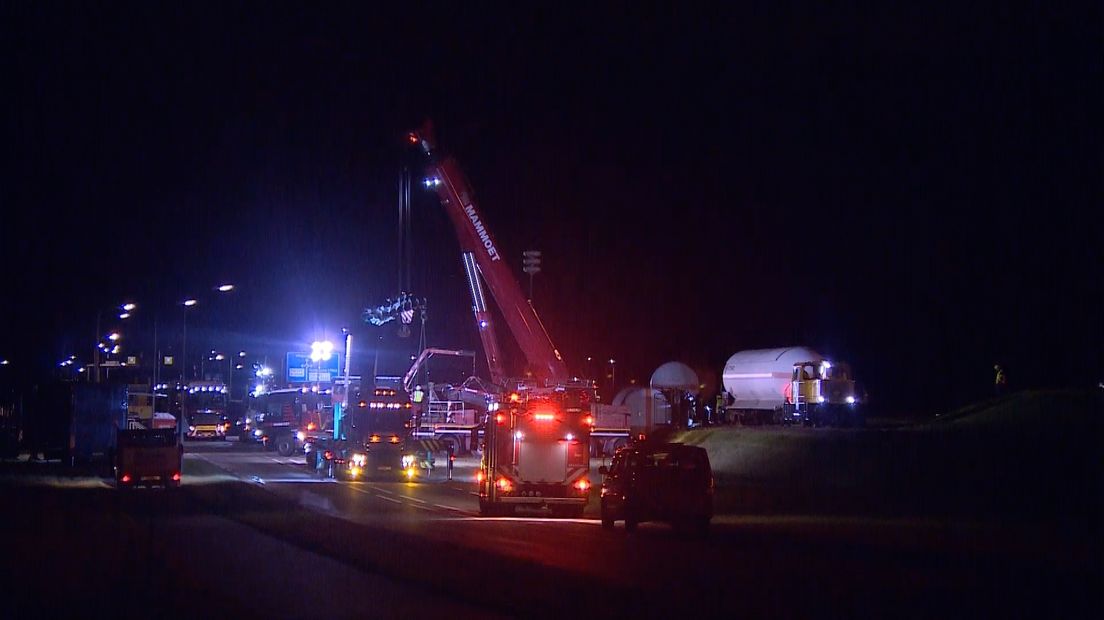 Hijsen van gaswagons bij Nieuwdorp duurt de hele avond
