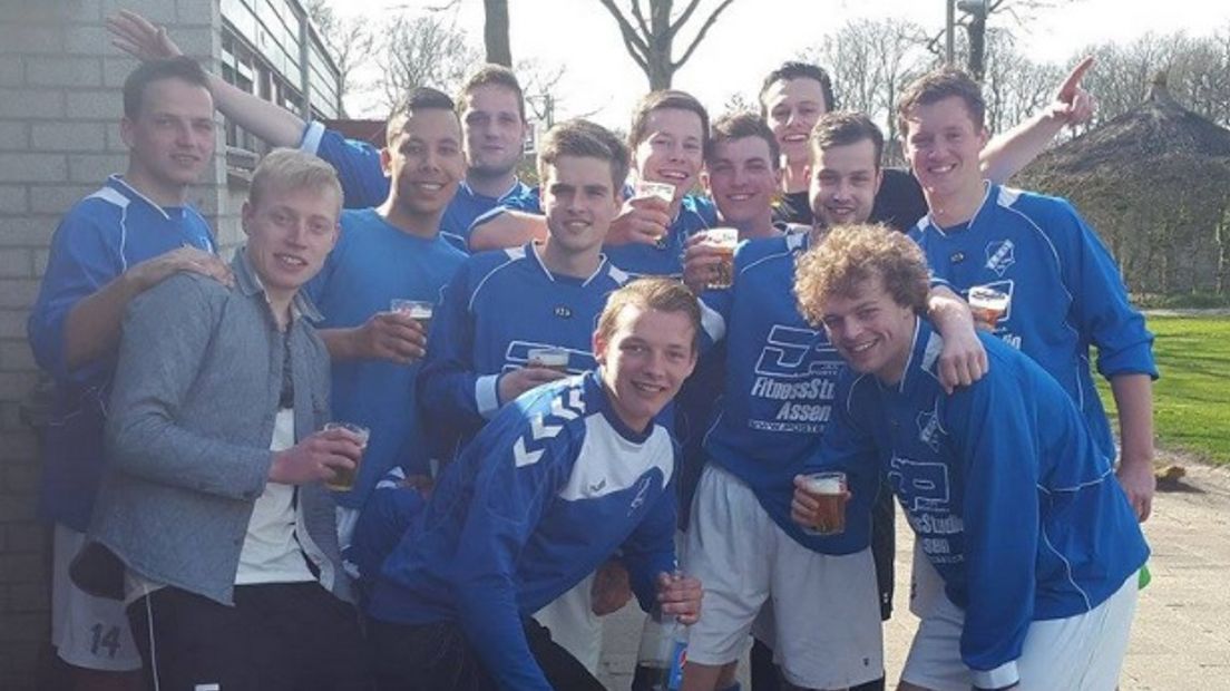vv Leo verloor van GOMOS maar is eerste Drentse promovendus