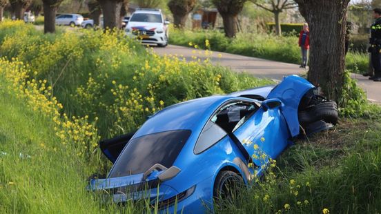 Ongeluk met Porsche: twee gewonden. Ongeluk met Porsche: twee gewonden.