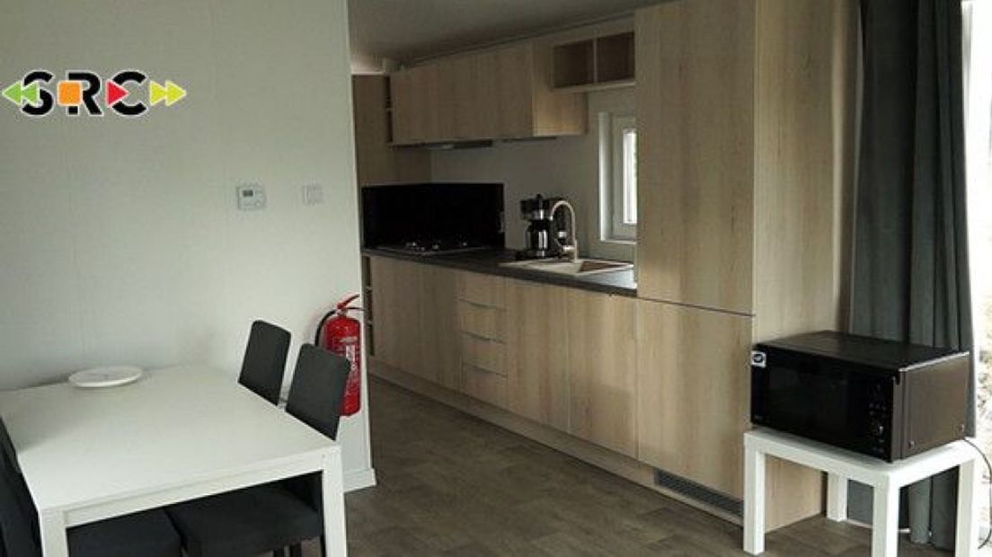 Binnen in een van de chalets