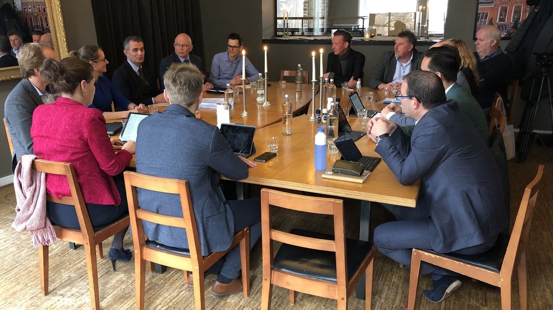 De onderhandelingen voor een nieuw provinciebestuur zijn gestart.